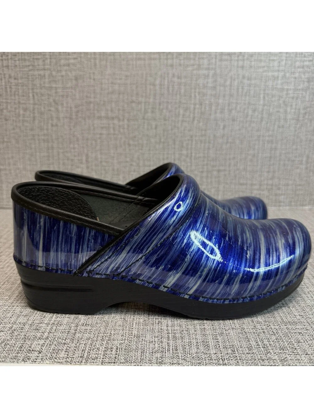 Dansko Shoes Women’s Size 39 Blue Water Patent Leather Clog Professional
